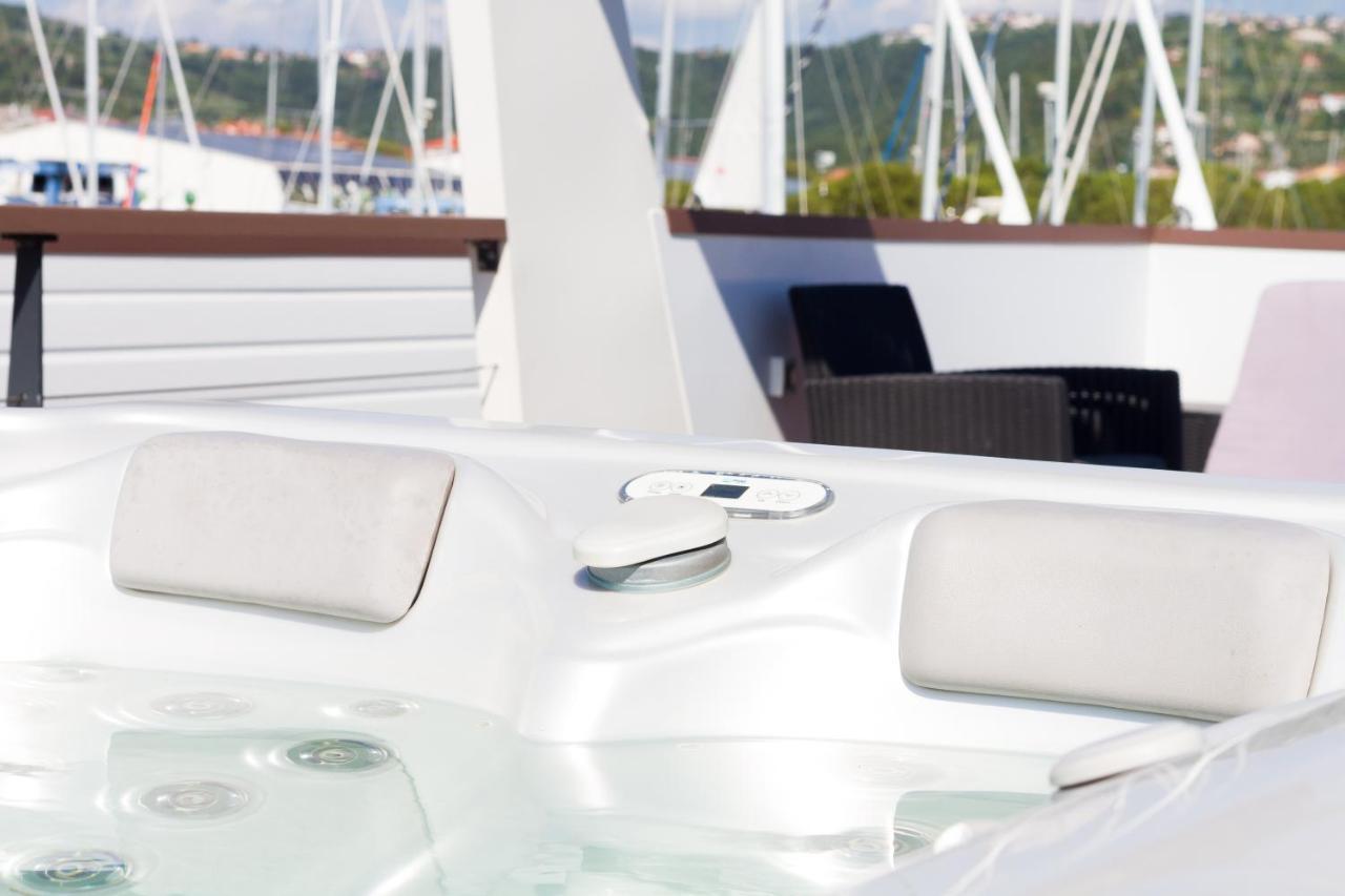 Bamboo Floating House Portoroz Apartamento Exterior foto